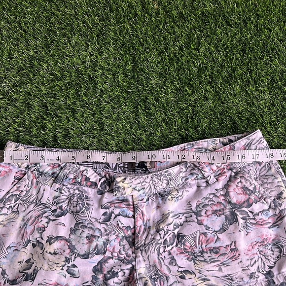 VOLCOM Floral Print Shorts size 11 - Picture 2 of 9